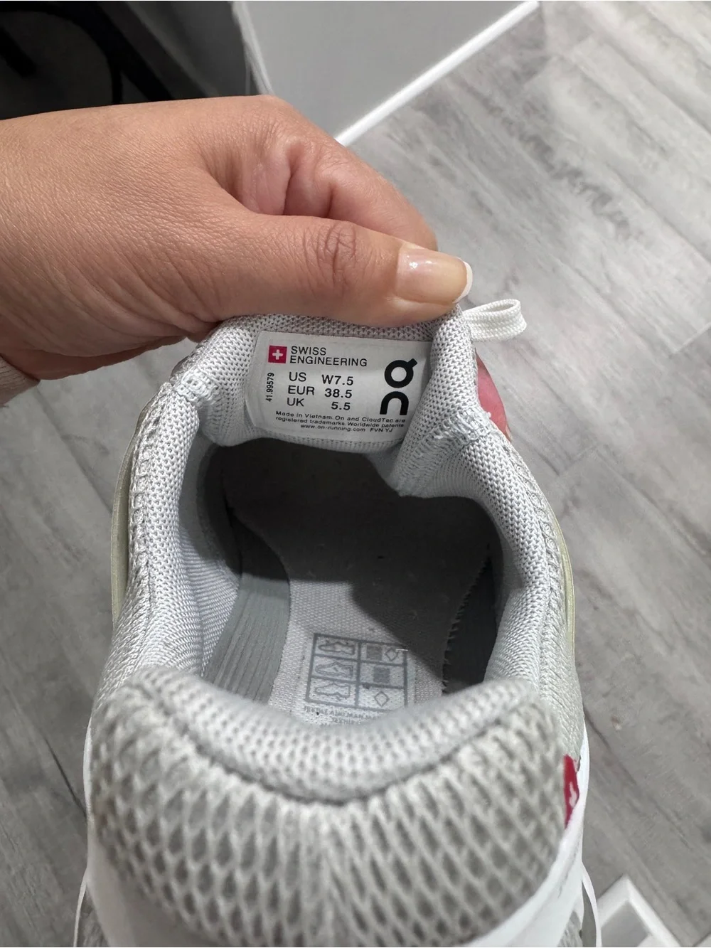 On Running Cloudswift Women's Running Shoes - Size 7.5 - Glacier / White